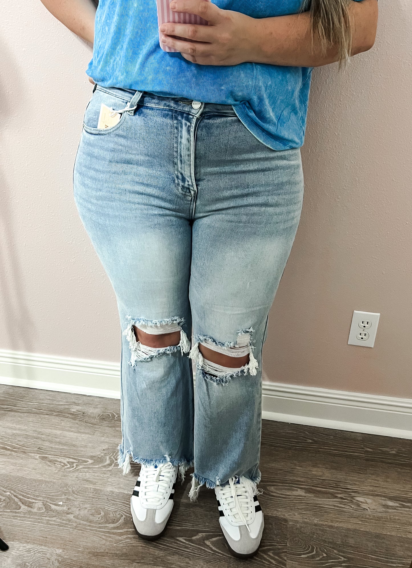 Elle Risen Crop Straight Distressed Jeans - Light Wash