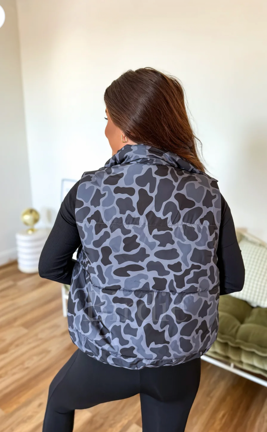 PREORDER - DUCK CAMO VEST - BLACKOUT BLACK