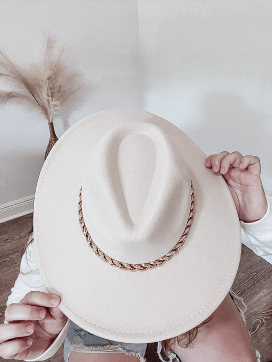 Taking Notes Fedora Hat With Gold Chain - Ivory