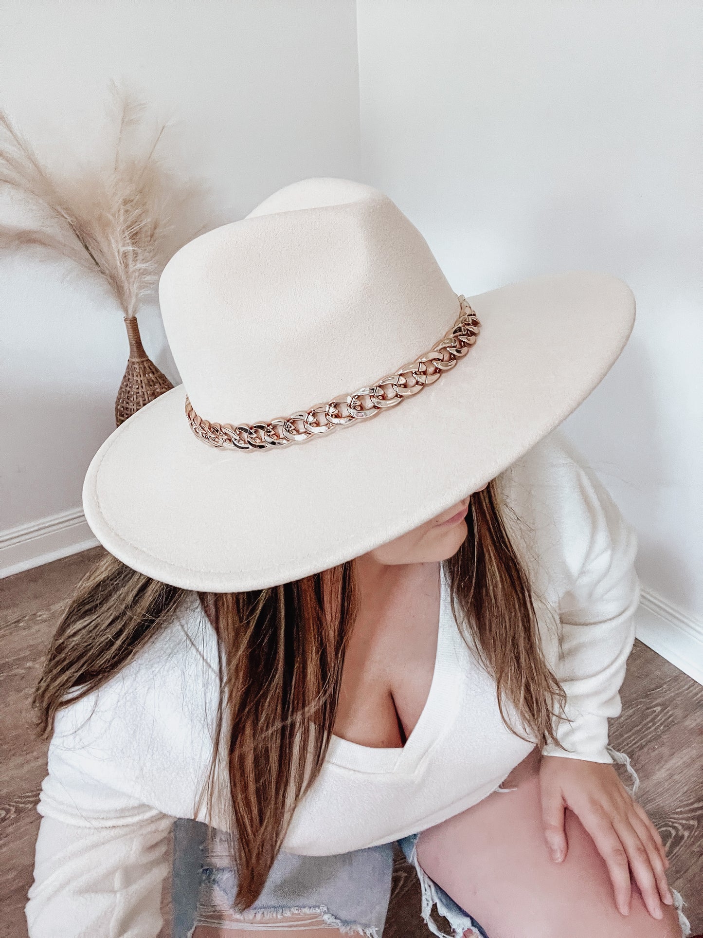 Taking Notes Fedora Hat With Gold Chain - Ivory